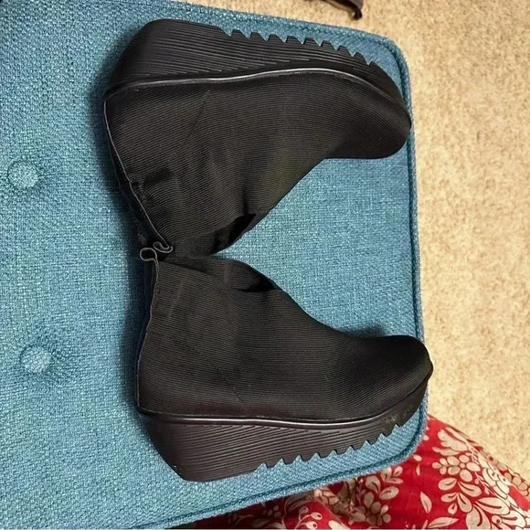 Bernie Mev Slip On Black Shoes with Wedge Heel - Picture 4 of 10